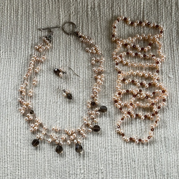 Pink pearl and smoky crystal necklace, bracelets and earrings. - Picture 2 of 11